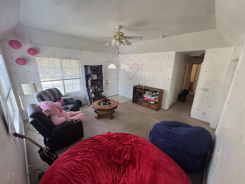 3 Rooms Available ( FEMALES ONLY!!)