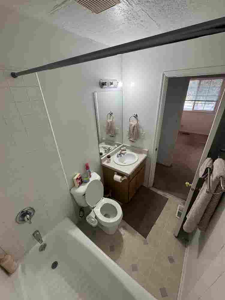 3 Rooms Available ( FEMALES ONLY!!)