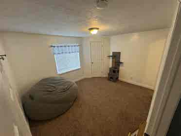 3 Rooms Available ( FEMALES ONLY!!)