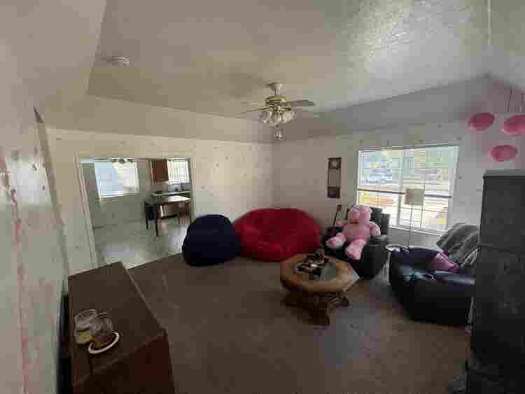 3 Rooms Available ( FEMALES ONLY!!)