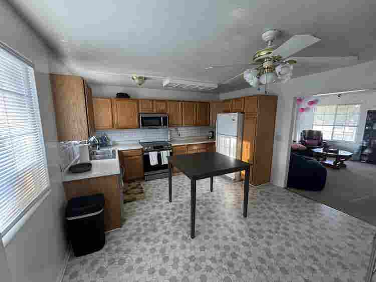 3 Rooms Available ( FEMALES ONLY!!)