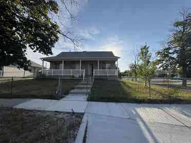 3 Rooms Available ( FEMALES ONLY!!)