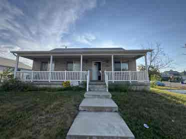 3 Rooms Available ( FEMALES ONLY!!)