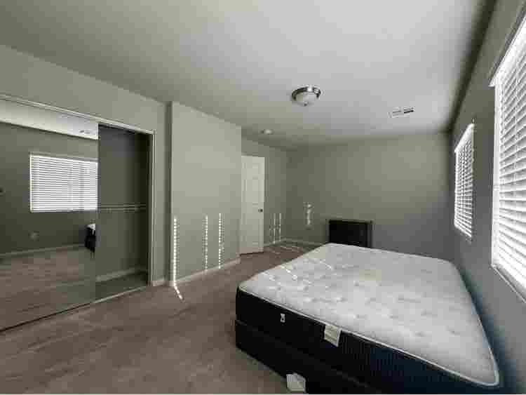 Large room. Southwest.