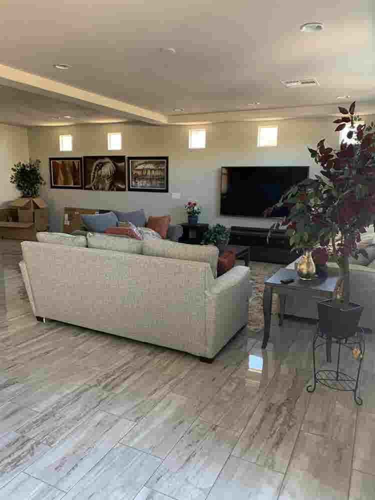 Large room. Southwest.