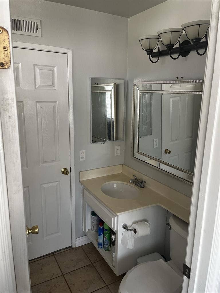Room for rent with private bathroom