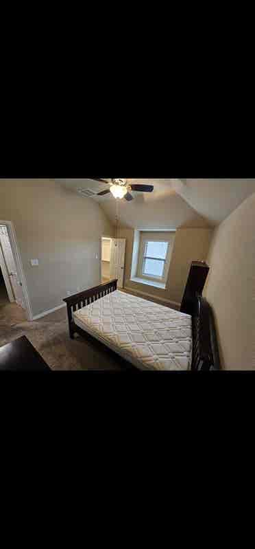 Room available in W. Cedar Park