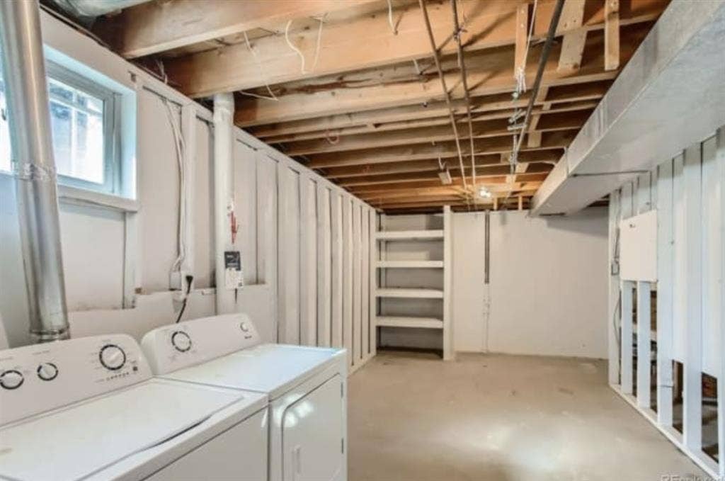 Room in Lakewood - Fenced in Yard