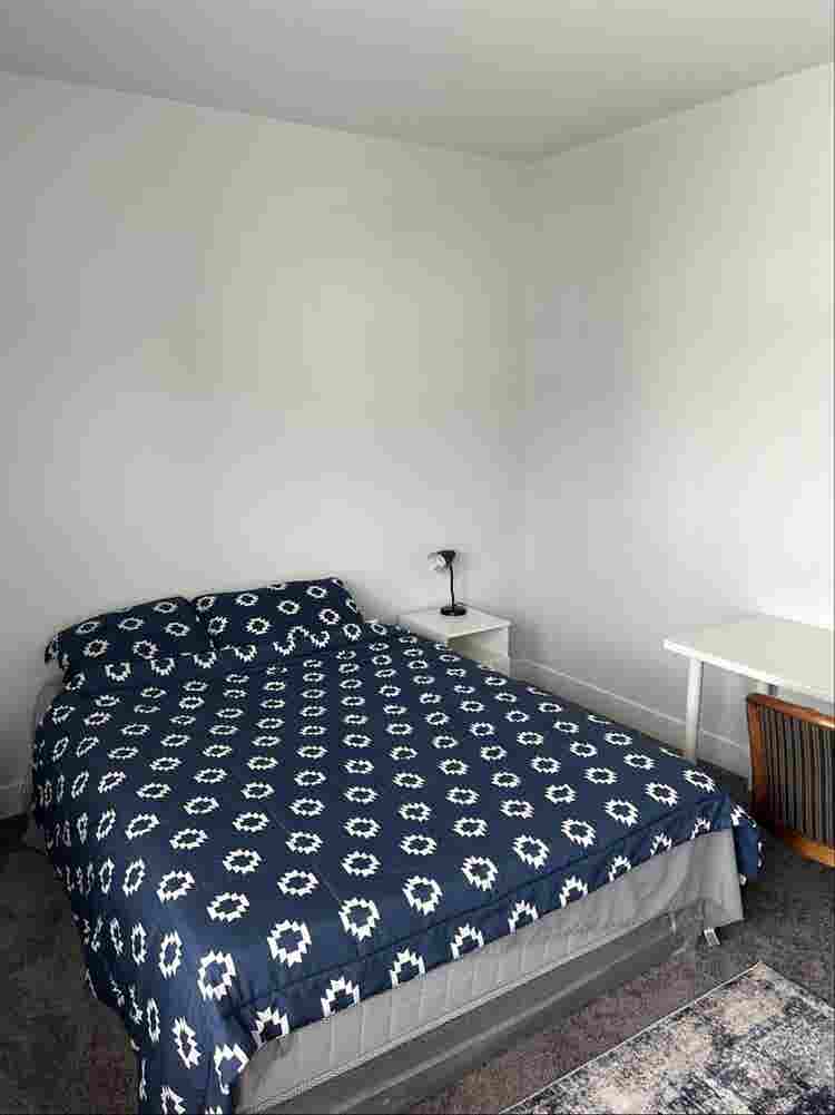 Fully furnished room with amenities