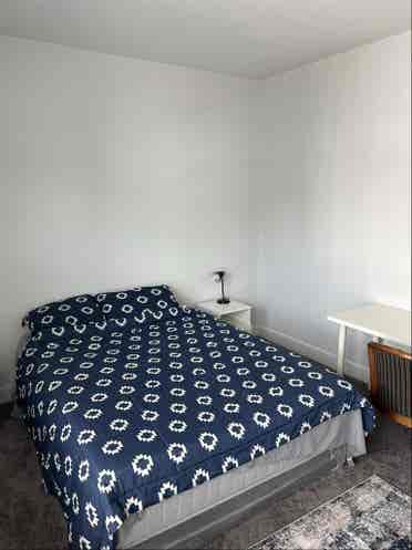 Fully furnished room with amenities