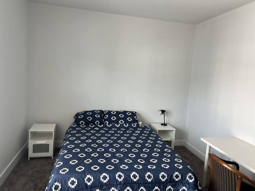 Fully furnished room with amenities