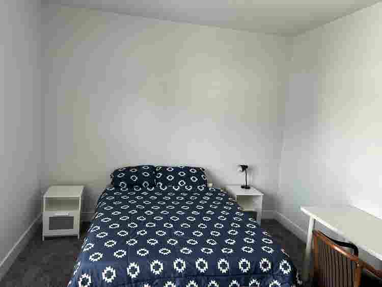 Fully furnished room with amenities