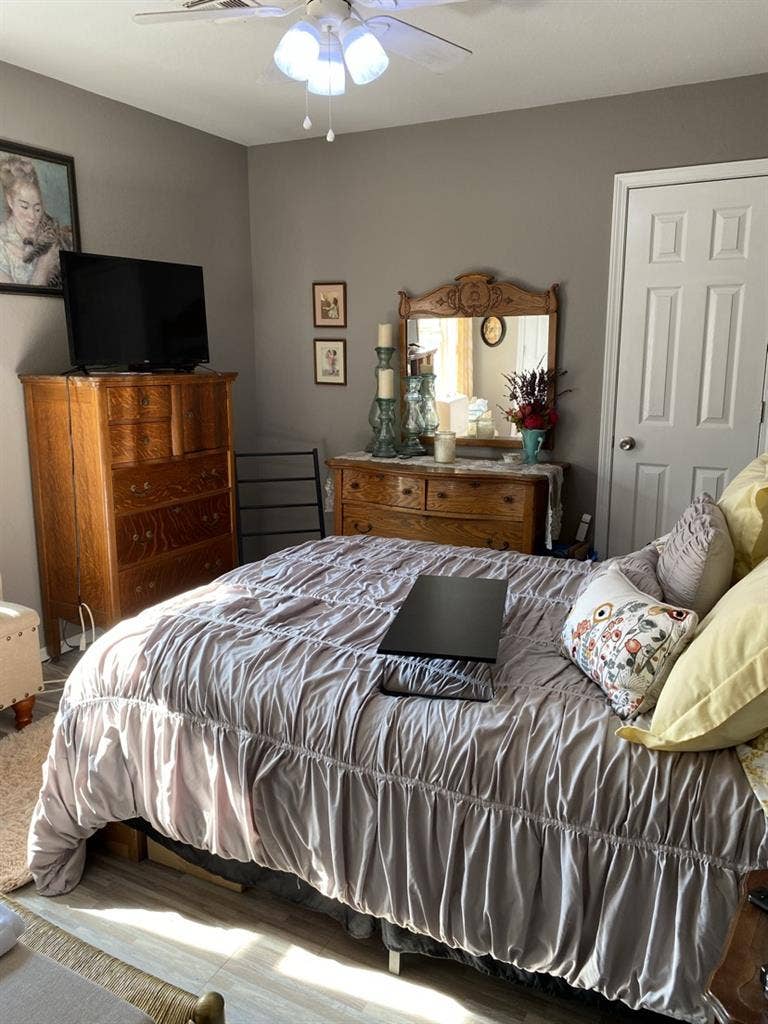 Beautifully furnished quiet bedroom