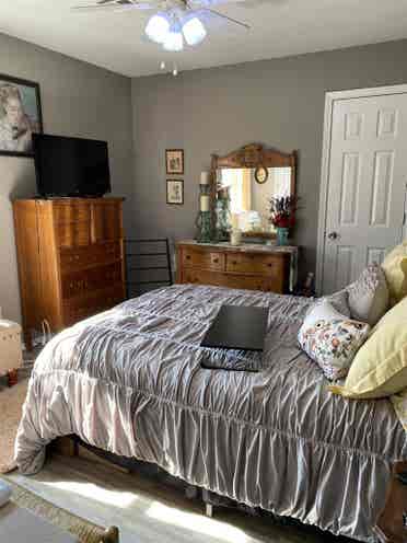 Beautifully furnished quiet bedroom