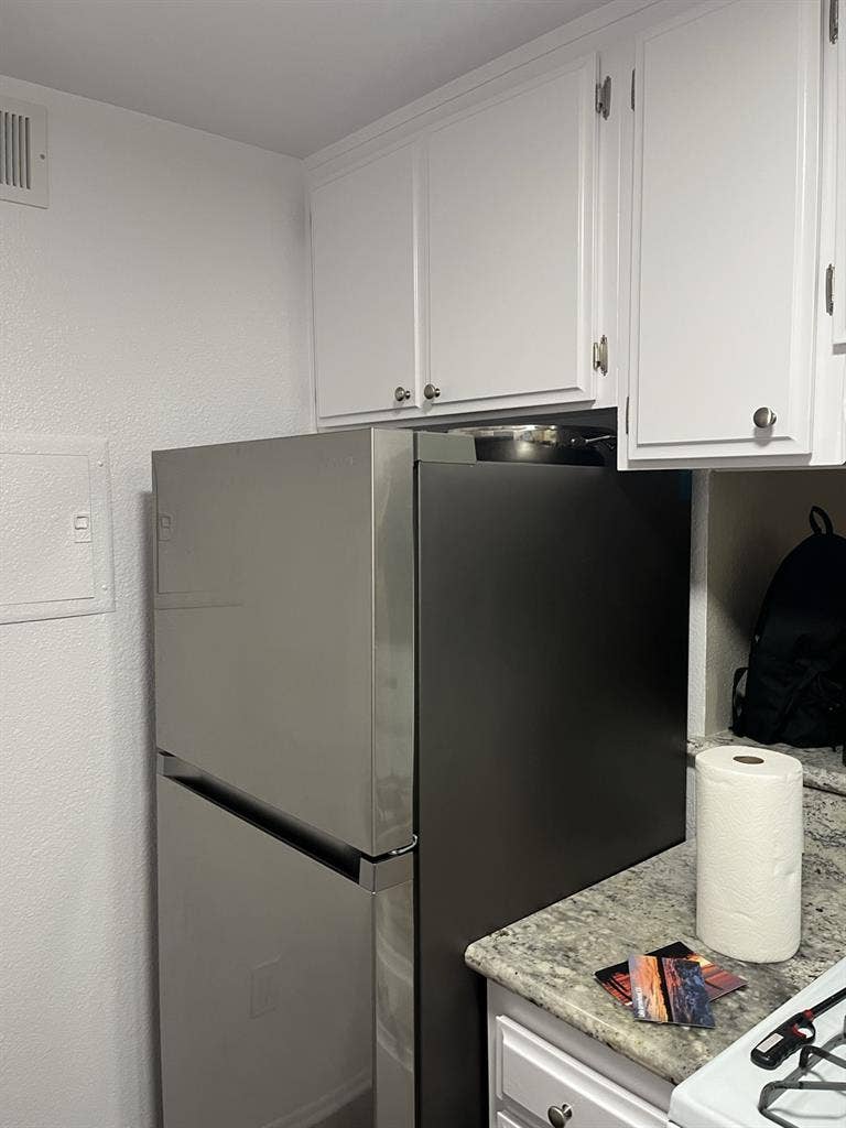 Looking for roommate