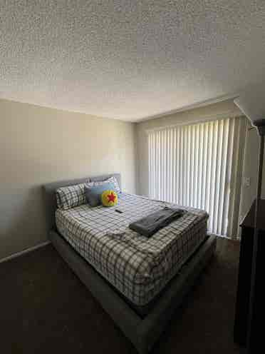 Looking for roommate