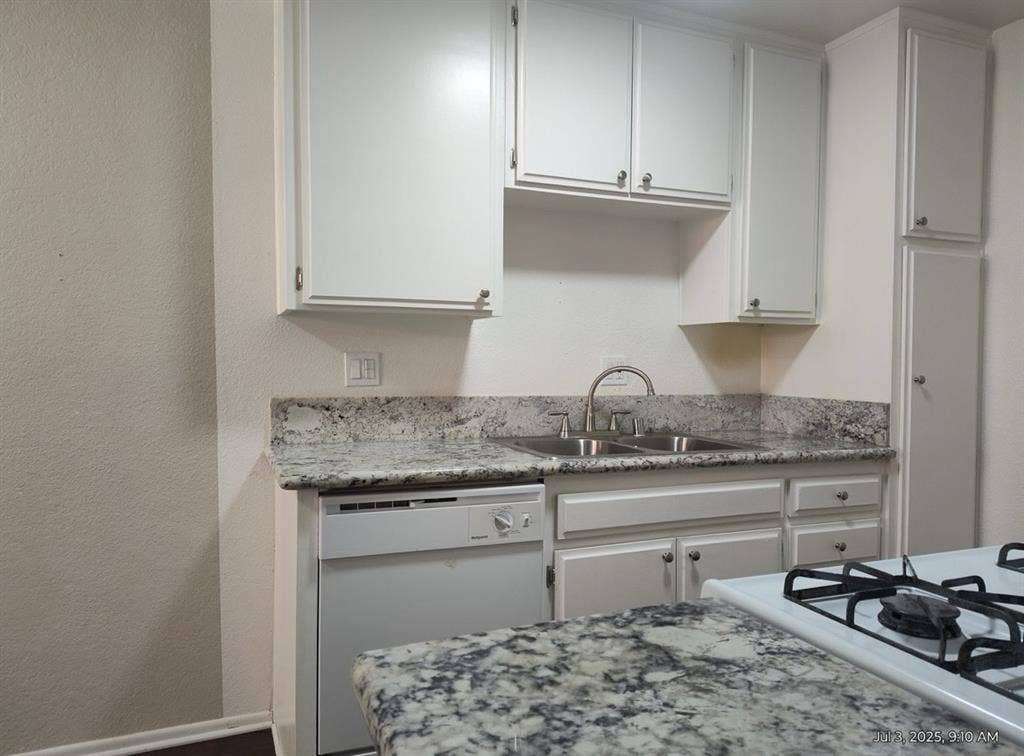 Looking for roommate