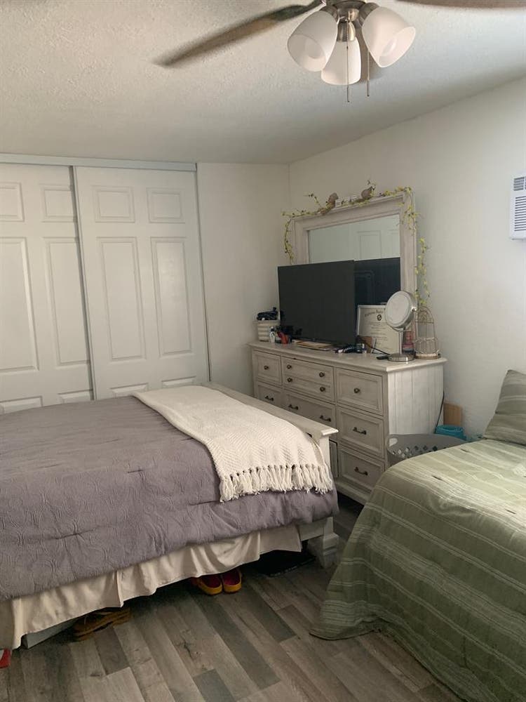 Big room private entrance & kitchen