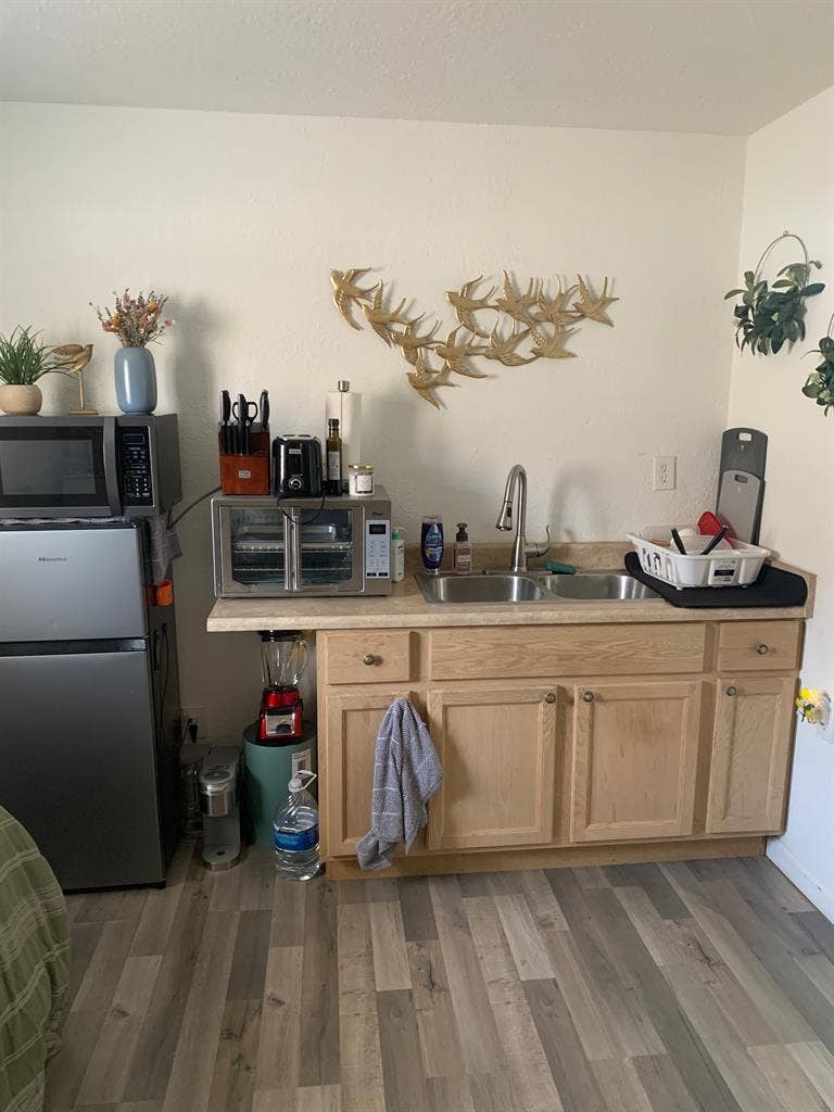 Big room private entrance & kitchen