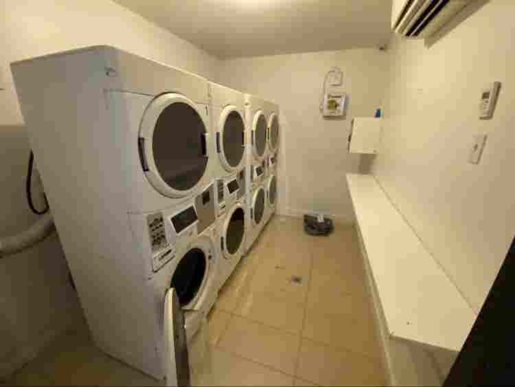 1 room in amazing  bath