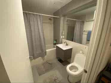 1 room in amazing  bath