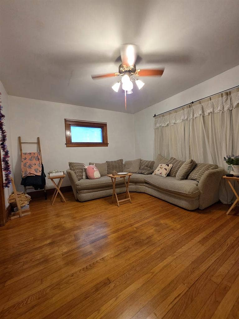 Looking for Roommate
