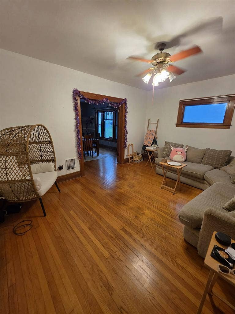 Looking for Roommate