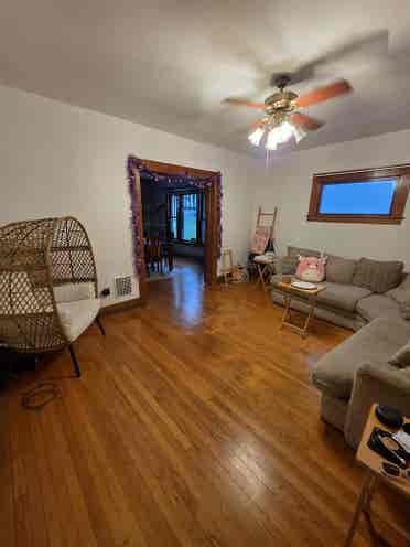 Looking for Roommate