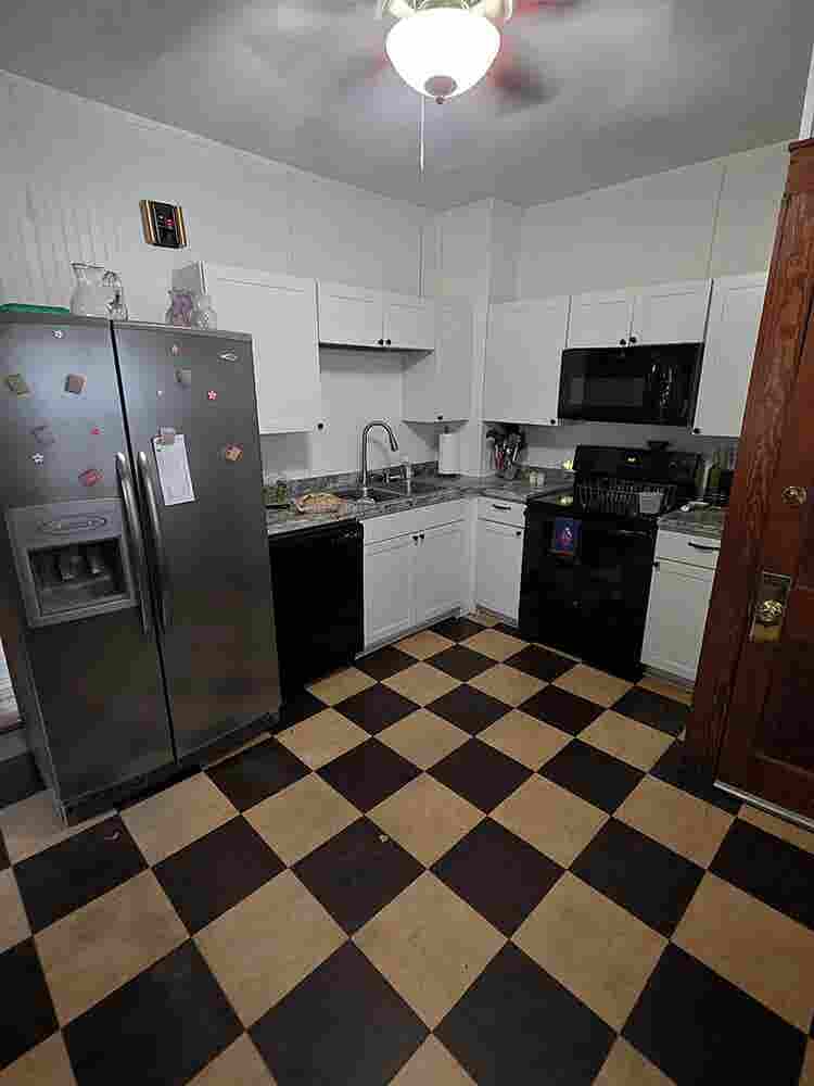 Looking for Roommate