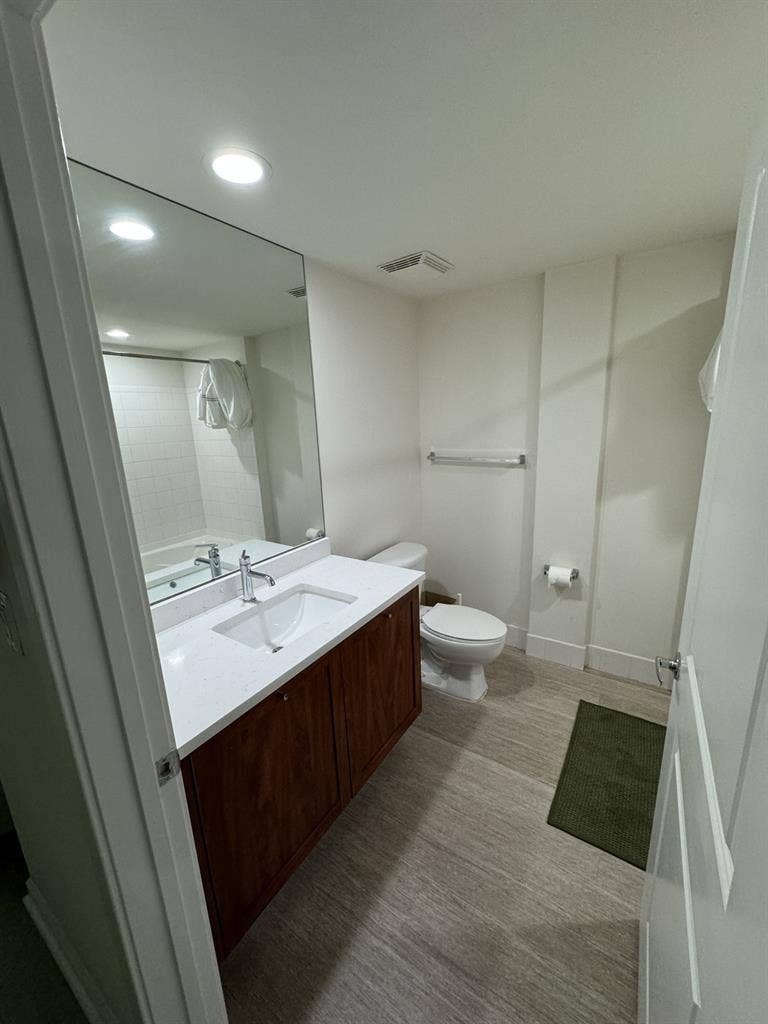 Unfurnished Private Room/Bathroom