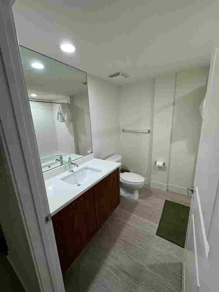 Unfurnished Private Room/Bathroom