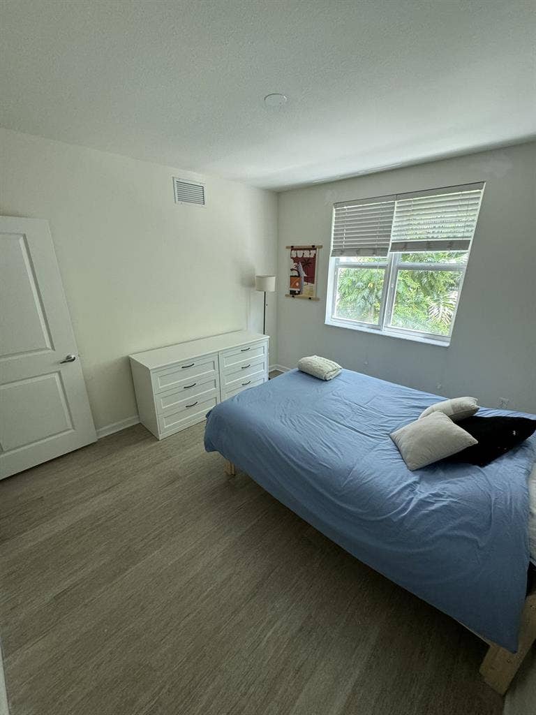Unfurnished Private Room/Bathroom