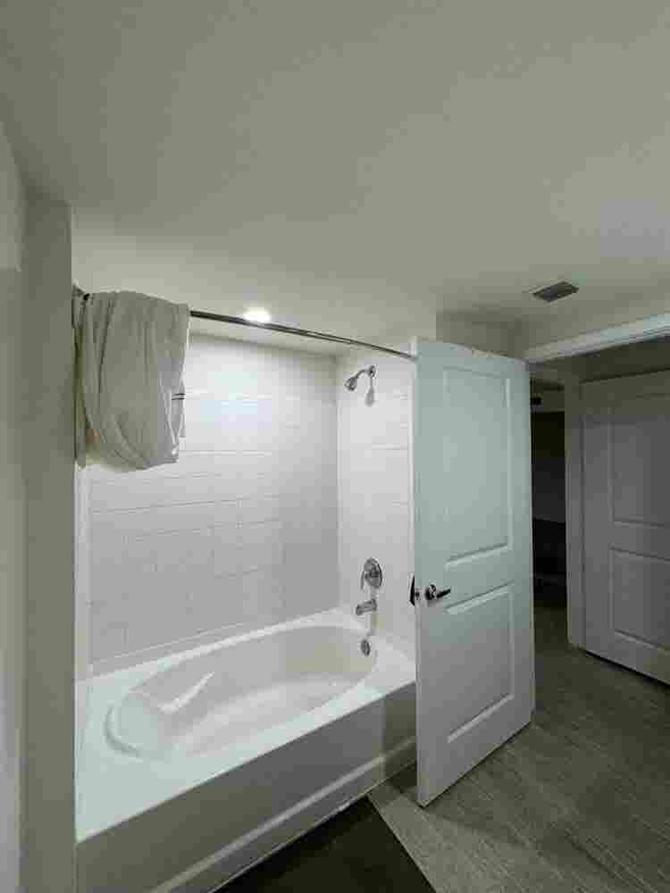 Unfurnished Private Room/Bathroom