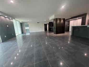 MASSIVE LUXURY BATH APT