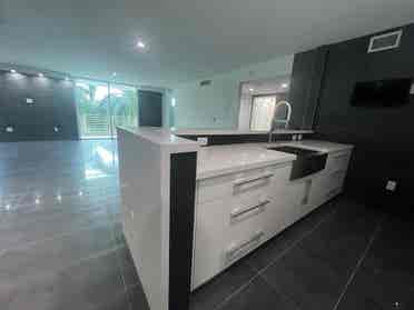 MASSIVE LUXURY BATH APT
