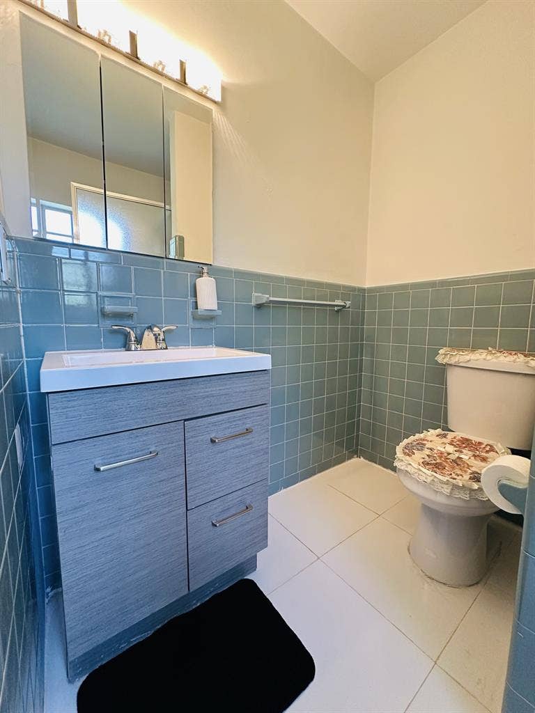 ROOM WITH BATHROOM PRÍVATE 4 
RENT