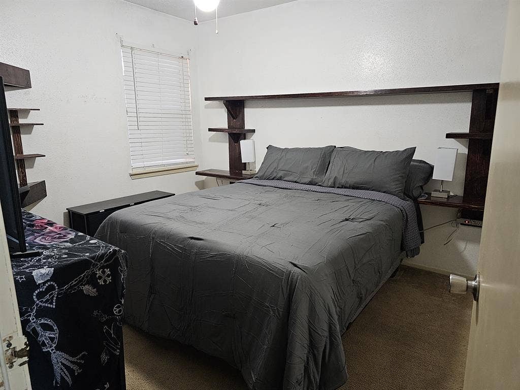 Looking for a Roommate