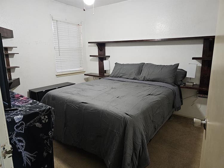 Looking for a Roommate