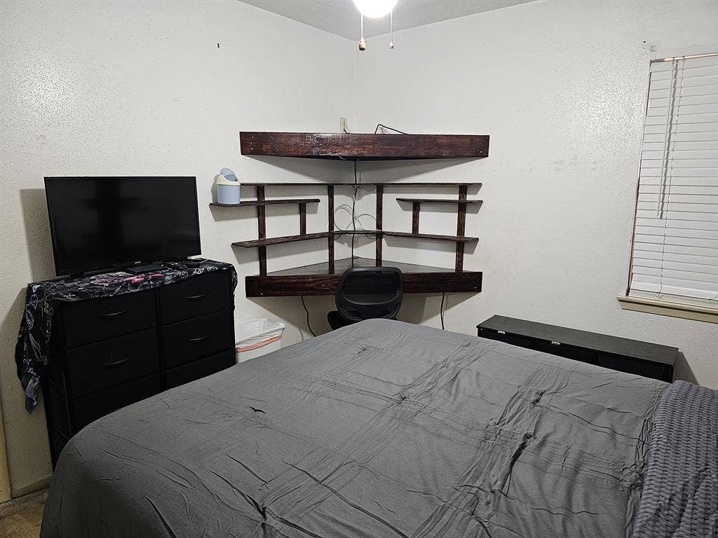 Looking for a Roommate