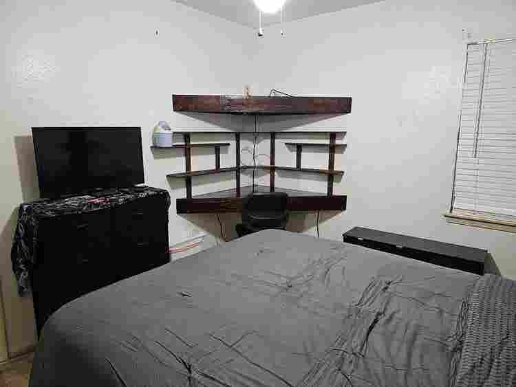 Looking for a Roommate