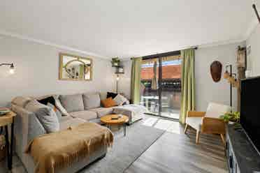 Downtown  bath 
apartment