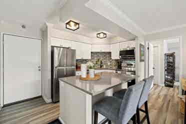 Downtown  bath 
apartment