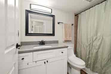 Downtown  bath 
apartment