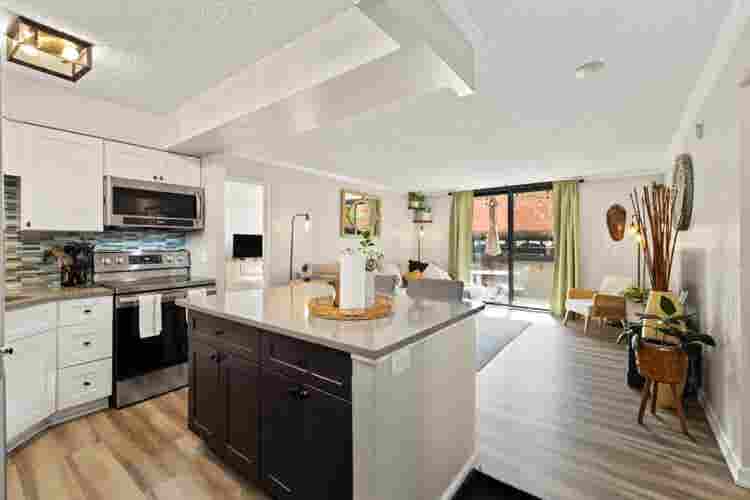 Downtown  bath 
apartment