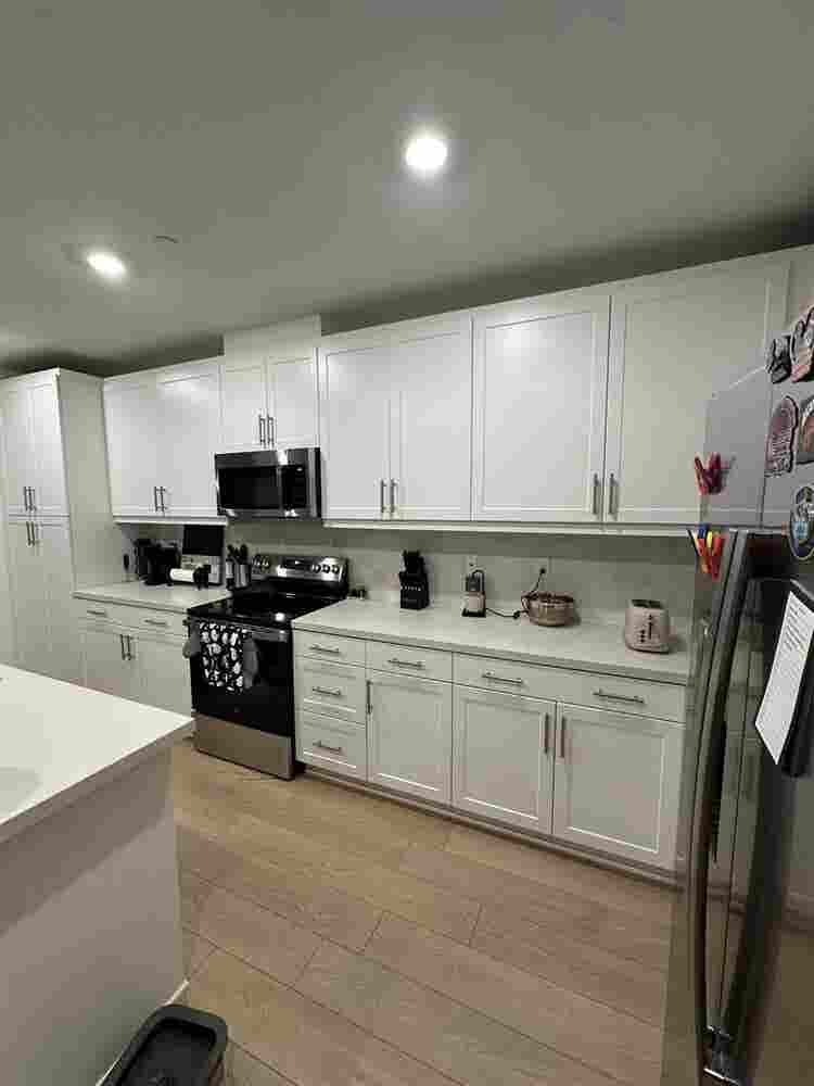 3 bedroom condo, 1 room for rent