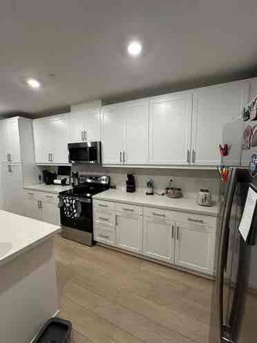 3 bedroom condo, 1 room for rent