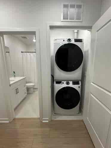 3 bedroom condo, 1 room for rent