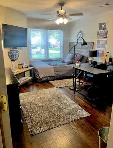 2 Rooms Avail - 
 per mo per room