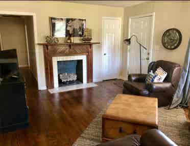 2 Rooms Avail - 
 per mo per room