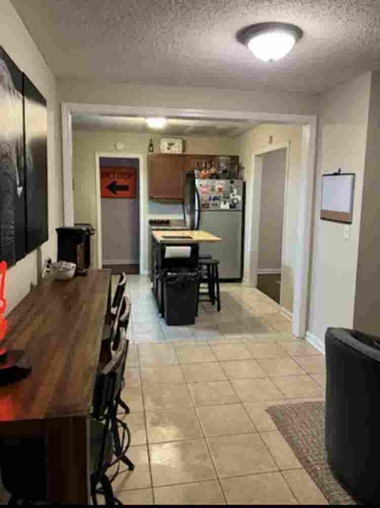 2 Rooms Avail - 
 per mo per room
